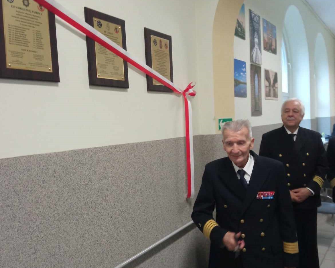 Odsłonięcie tablic pamiątkowych ku czci Tczewiaków - absolwentów Szkoły Morskiej w Tczewie