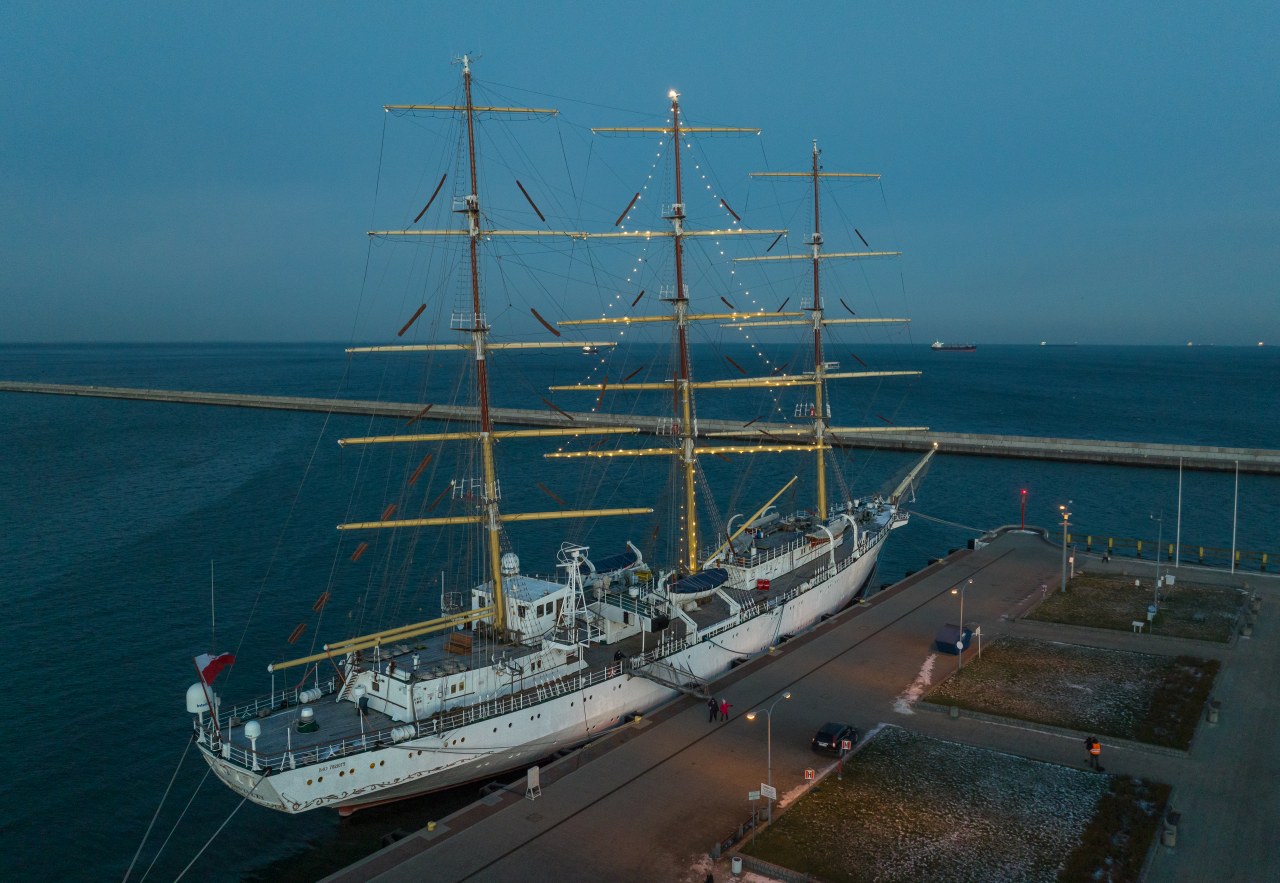 Fot. Piotr Lewandowski Świetlna choinka na \"Darze Młodzieży\"