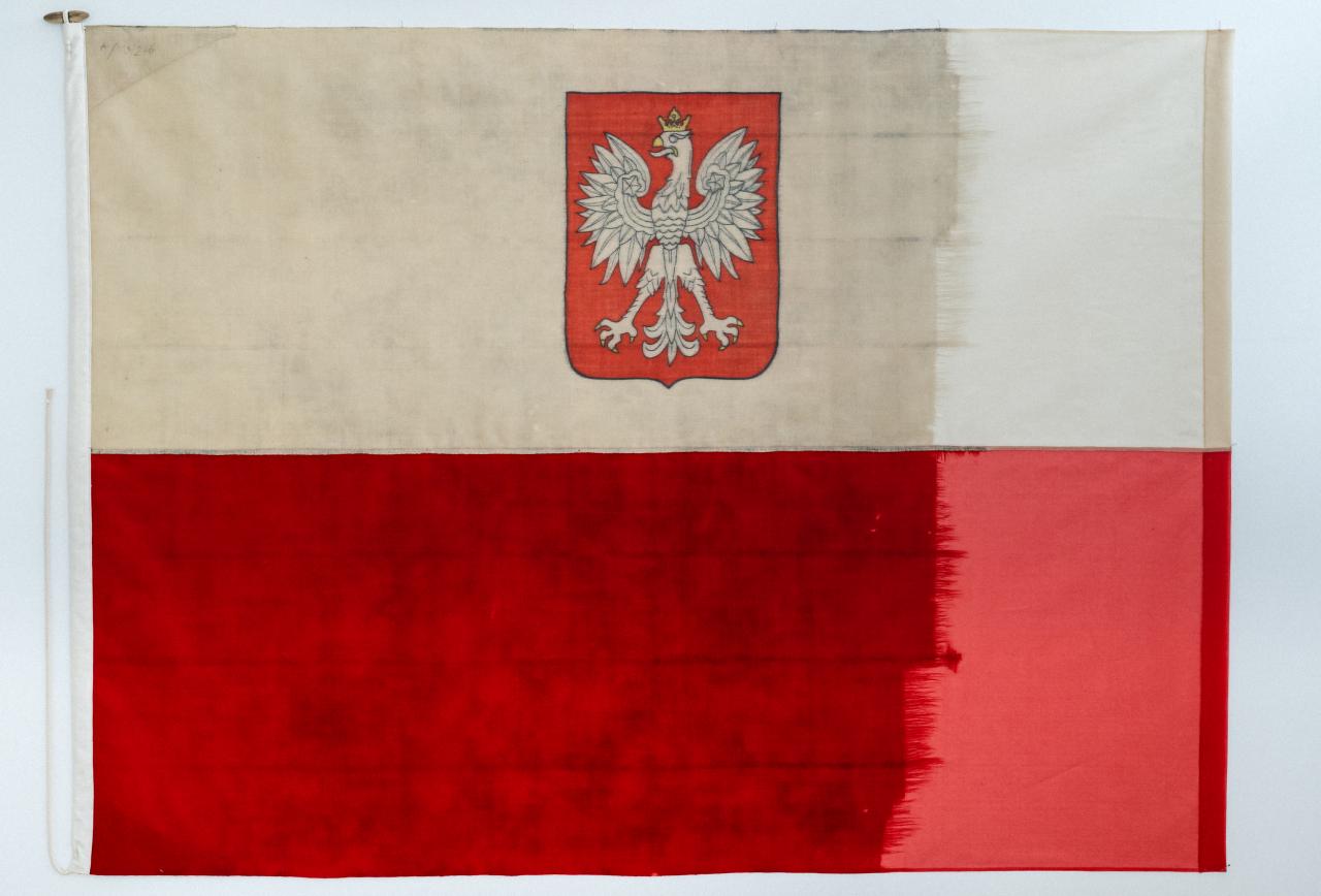 Bandera s/s \"Chorzów\" po renowacji i konserwacji Bandera s/s \"Chorzów\" po renowacji i konserwacji