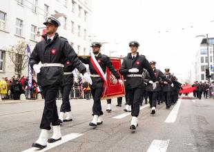 Studenci UMG podczas Parady Niepodległości 2024