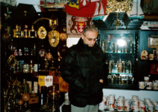 Prof. Kamil Osman Sag, dziekan Wydziału Morskiego Uniwersytetu Technicznego w Stambule w sklepie Danciger w Gdańsku