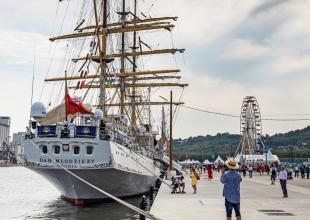 \"Dar Młodzieży\" atrakcją największego zlotu żaglowców na świecie