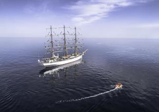 \"Dar Młodzieży\" wrócił na morze