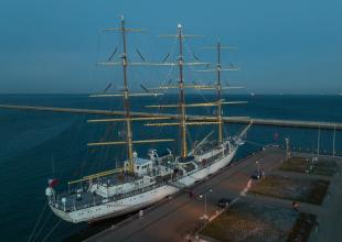 Fot. Piotr Lewandowski Świetlna choinka na \"Darze Młodzieży\"