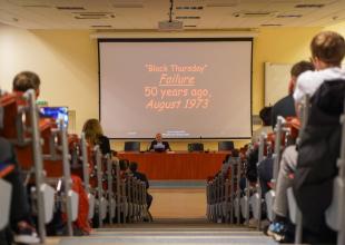 Wykład Profesora Bradforda Parkinsona na Wydziale Nawigacyjnym UMG