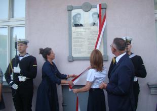 Tablica pamięci dyrektora PSM kpt. ż.w. Stanisława Koski i dr Jadwigi Titz-Kosko