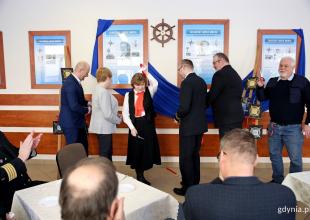 Aleja absolwentów UMG w I ALO im. Zasłużonych Ludzi Morza w Gdyni