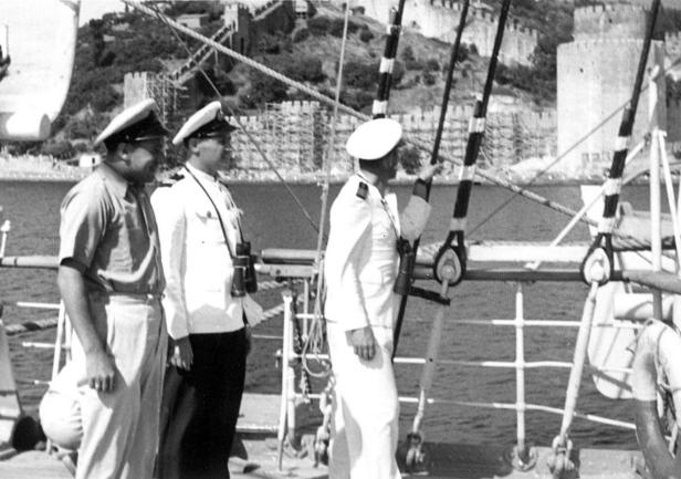 Bosfor 1956. Od prawej: komendant Kazimierz Jurkiewicz, II oficer Józef Kwiatkowski i st. of. Józef Joszczuk