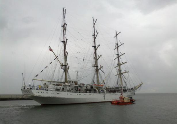 Pożegnanie w strugach deszczu (fot. Aleksander Gosk)