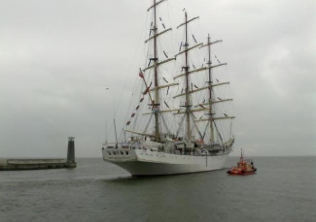 Pożegnanie w strugach deszczu (fot. Aleksander Gosk)