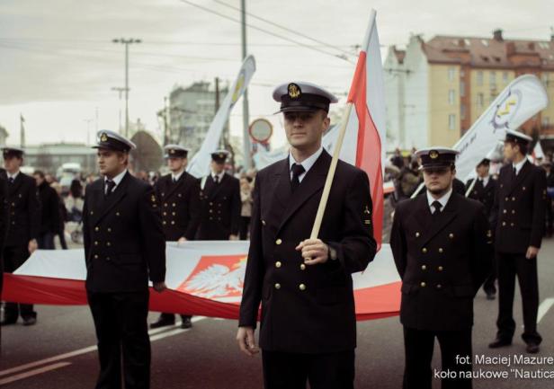Akademia Morska poczas Parady Niepodległości, fot. Maciej Mazurek Akademia Morska poczas Parady Niepodległości, fot. Maciej Mazurek