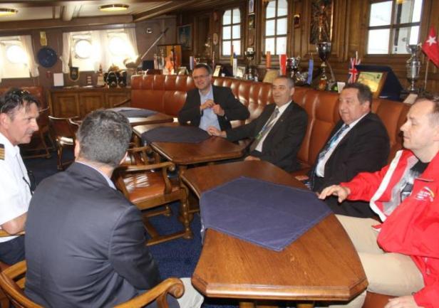 W salonie \"Daru Młodzieży\"  fot. http://dnimorza.szczecin.eu/