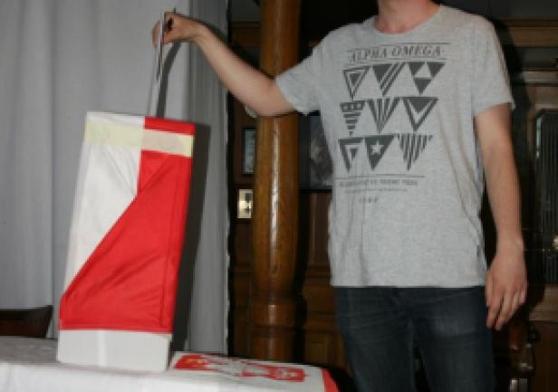 z tajemniczym uśmiechem, z tajemniczym uśmiechem