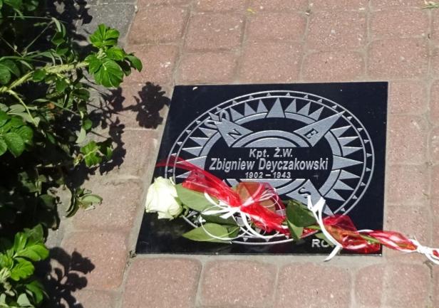 \"Gwiazda\" kapitana Deyczakowskiego w Alei Zasłużonych Ludzi Morza w Rewie, fot. J. Stasiak \"Gwiazda\" kapitana Deyczakowskiego w Alei Zasłużonych Ludzi Morza w Rewie, fot. J. Stasiak