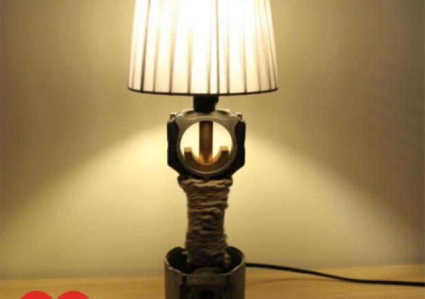 Lampa wykonana przez studentów i pracowników Wydziału Mechanicznego Lampa wykonana przez studentów i pracowników Wydziału Mechanicznego