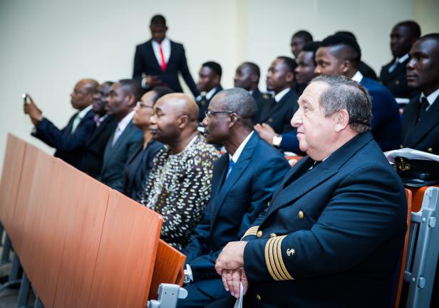 Prorektor Henryk Śniegocki z gośćmi z Nigerii