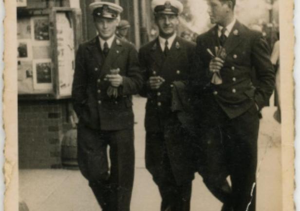 Pośrodku Tadeusz Piotrowski Pośrodku Tadeusz Piotrowski