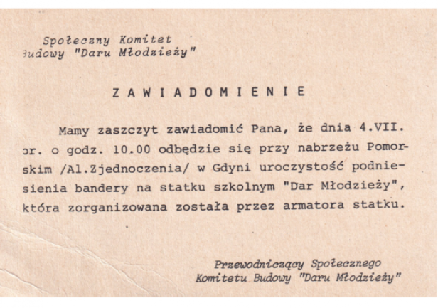 Tekst zaproszenia wysłanego przez Społeczny Komitet Budowy \"Daru Młodzieży\" na uroczystość podniesienia bandery (4.07.1982). Fot. ze zbiorów Sali Tradycji.
