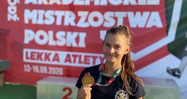 Agnieszka Kaszuba podczas Akademickich Mistrzostw Polski w Lekkiej Atletyce. fot. Tomasz Kaszuba
